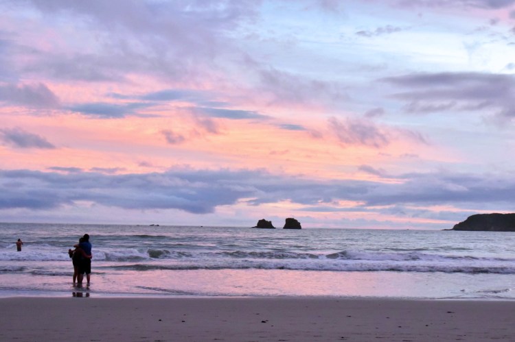 espadilla-beach-early-sunset