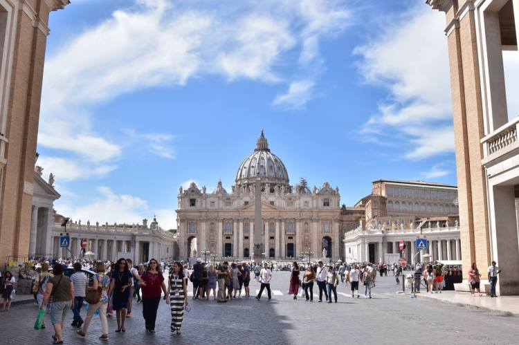 st-peters-square-rome-a-savory-planet